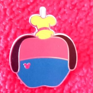 DISNEY HIDDEN MICKEY GOOFY PIN